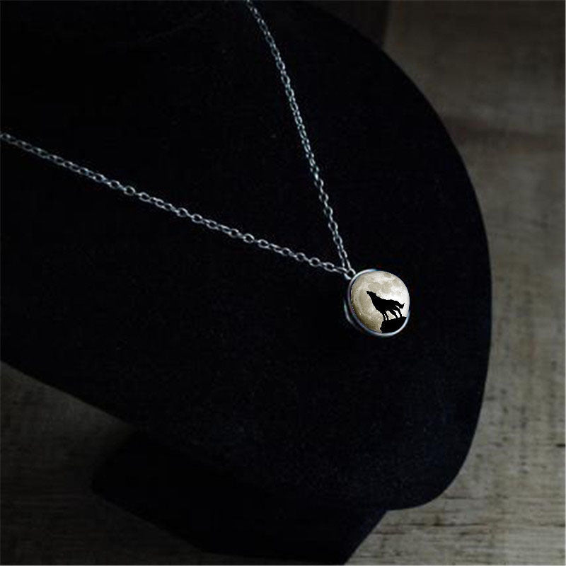 wolf pendant necklace