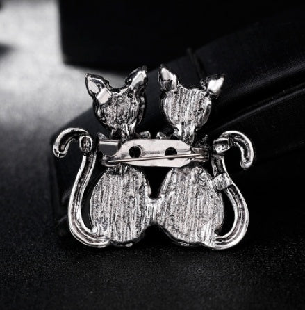 Fashion shell cats Brooches jewelry High Quality glass rhinestone animal pins and for women men suits scarf pins metal